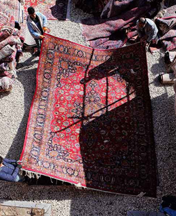 بررسی سلامت فرش در قالی شویی بلوار ابوذر